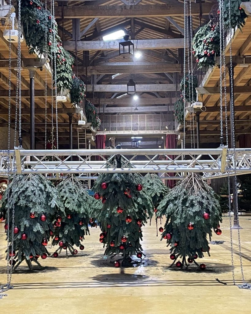 Backstage des sapins de noel d'une entreprise